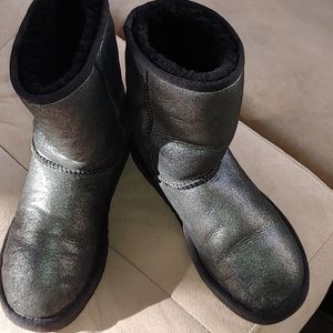 ❤Price Drop Ugg metallic black